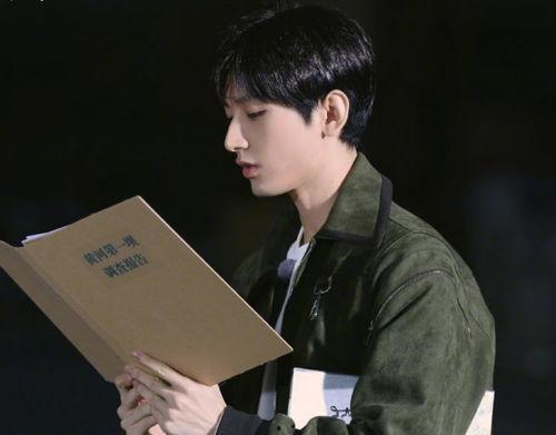 吃瓜不信瓜成毅